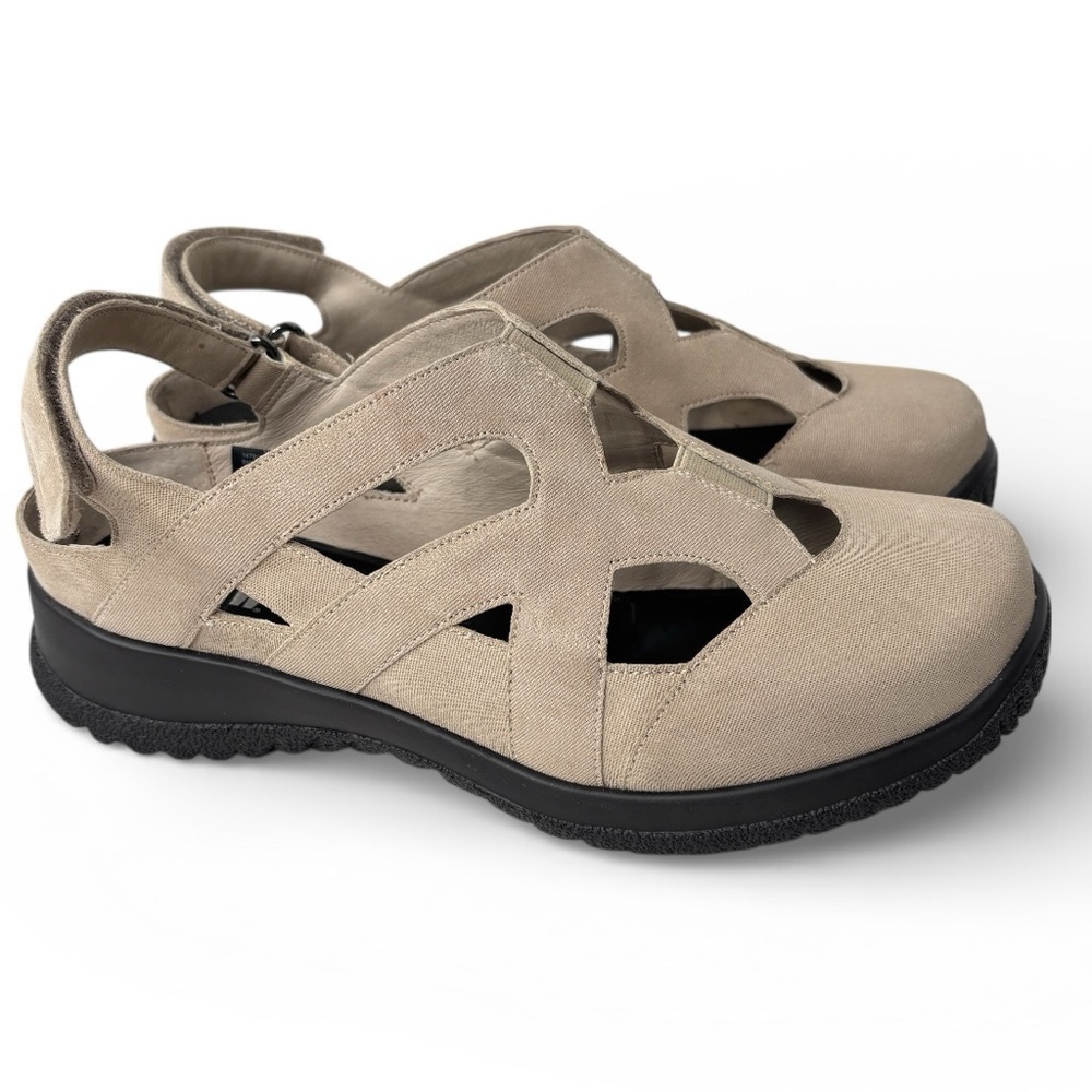 Drew Smiles Womens Adjustable Slingback Beige Sandals Comfort Shoes Size 8WW NEW